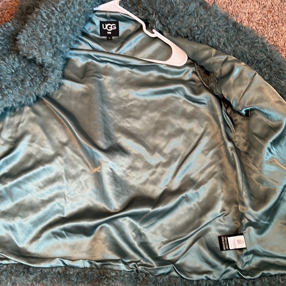 UGG Tammie warm fuzzy vest NWOT - Picture 13 of 14